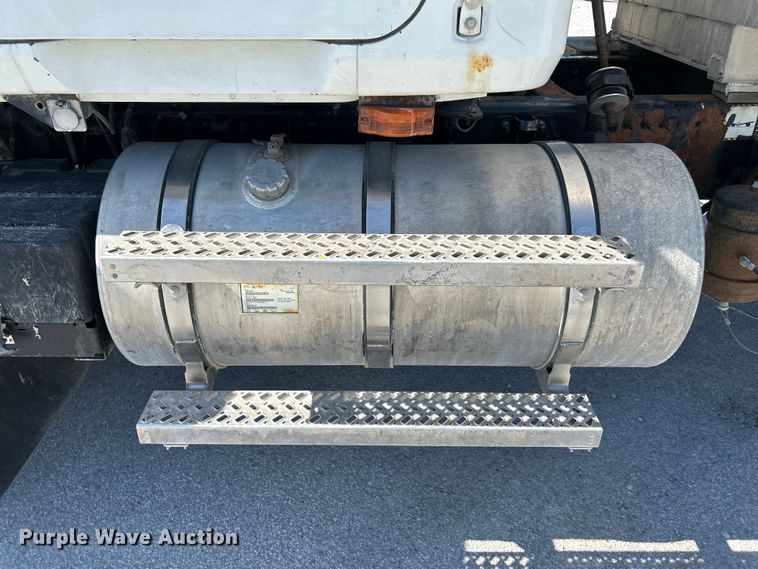 image for item DN6657 2009 Mack Pinnacle CHU613 dump truck