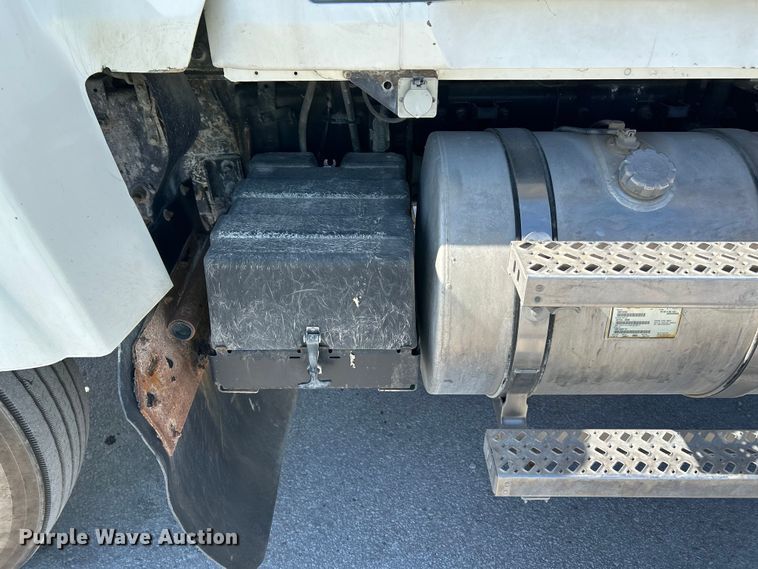 image for item DN6657 2009 Mack Pinnacle CHU613 dump truck
