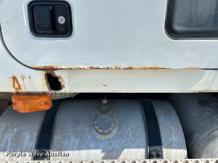 image for item DN6657 2009 Mack Pinnacle CHU613 dump truck