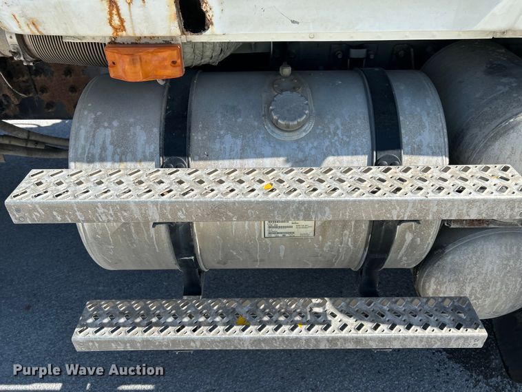 image for item DN6657 2009 Mack Pinnacle CHU613 dump truck