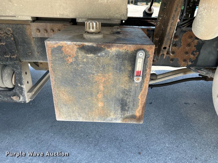 image for item DN6657 2009 Mack Pinnacle CHU613 dump truck