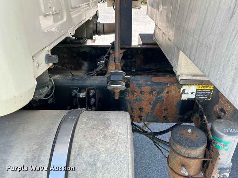 image for item DN6657 2009 Mack Pinnacle CHU613 dump truck
