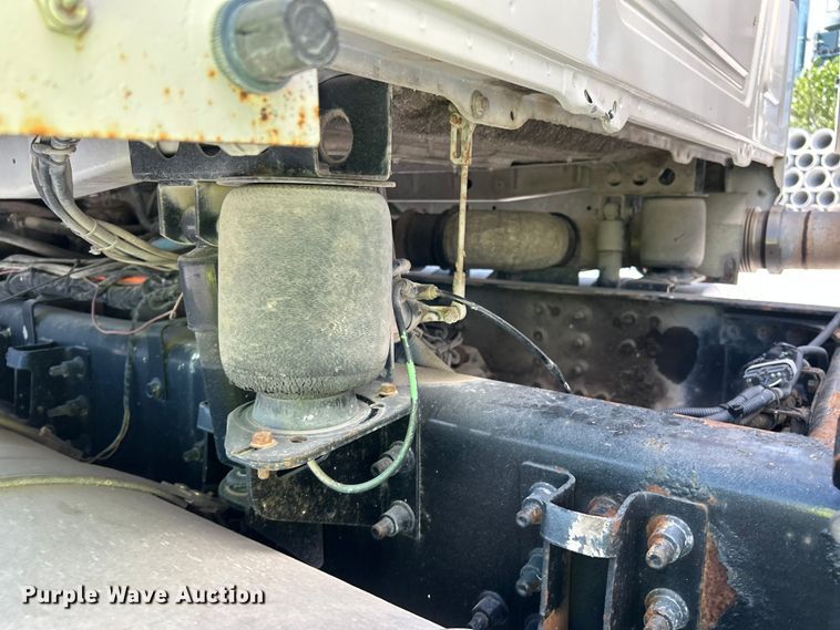 image for item DN6657 2009 Mack Pinnacle CHU613 dump truck