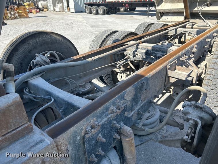 image for item DN6657 2009 Mack Pinnacle CHU613 dump truck