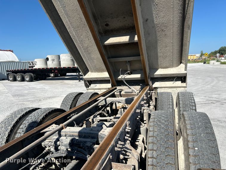 image for item DN6657 2009 Mack Pinnacle CHU613 dump truck