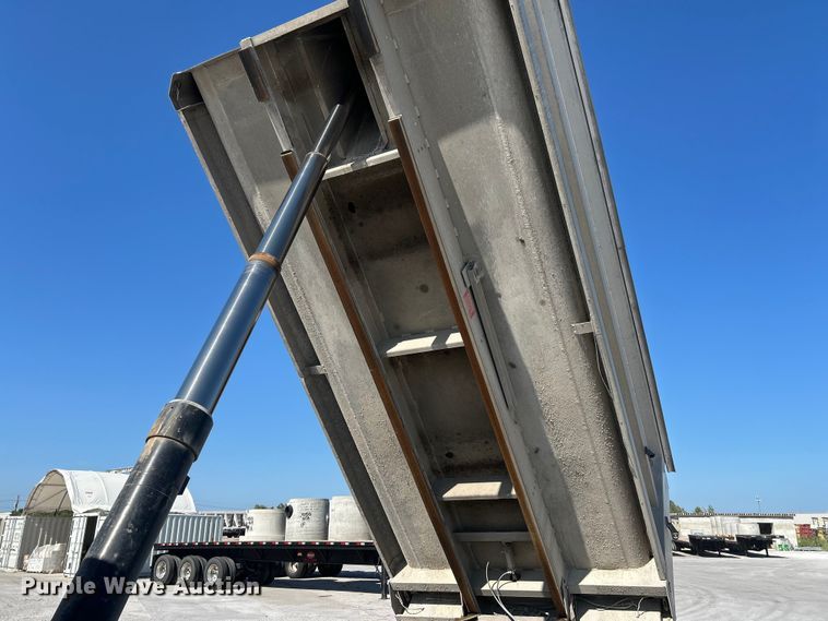 image for item DN6657 2009 Mack Pinnacle CHU613 dump truck