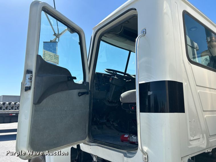 image for item DN6657 2009 Mack Pinnacle CHU613 dump truck