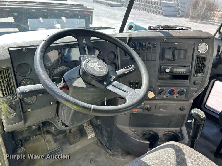 image for item DN6657 2009 Mack Pinnacle CHU613 dump truck