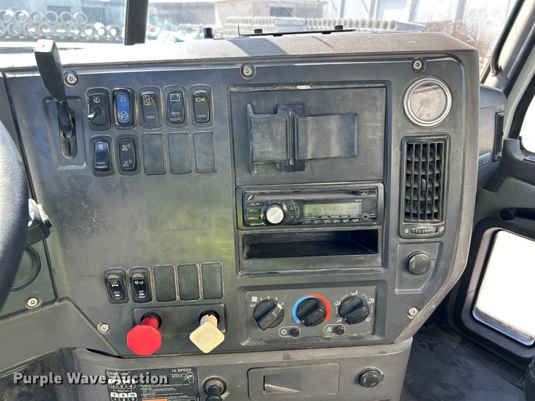 image for item DN6657 2009 Mack Pinnacle CHU613 dump truck