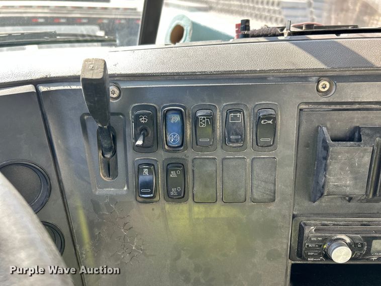 image for item DN6657 2009 Mack Pinnacle CHU613 dump truck