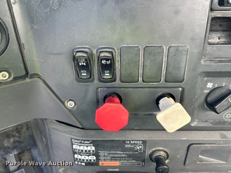 image for item DN6657 2009 Mack Pinnacle CHU613 dump truck