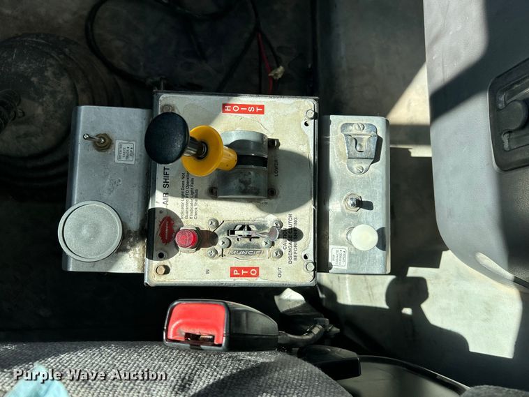 image for item DN6657 2009 Mack Pinnacle CHU613 dump truck