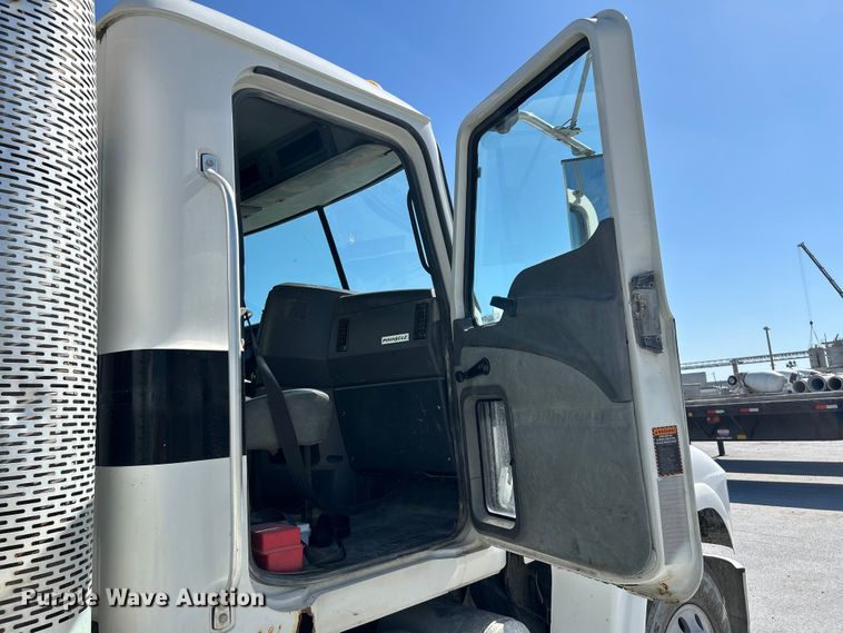 image for item DN6657 2009 Mack Pinnacle CHU613 dump truck