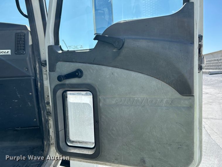 image for item DN6657 2009 Mack Pinnacle CHU613 dump truck