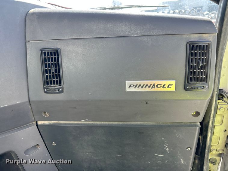 image for item DN6657 2009 Mack Pinnacle CHU613 dump truck