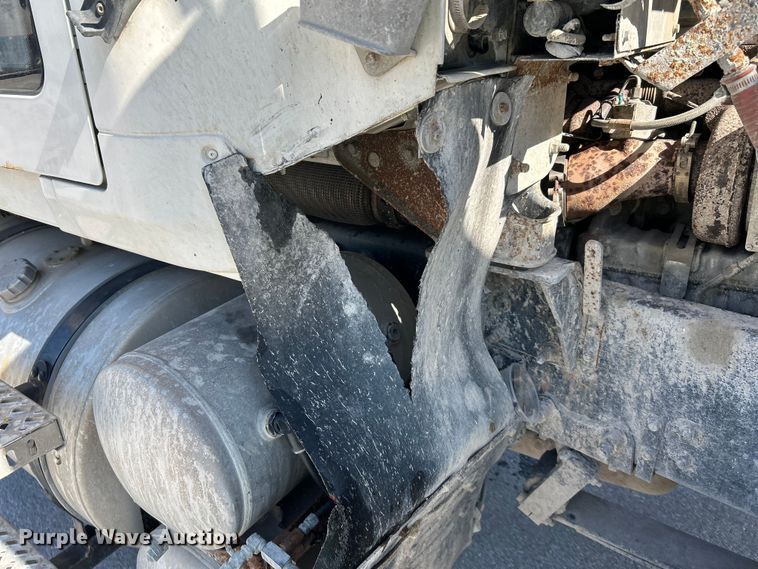 image for item DN6657 2009 Mack Pinnacle CHU613 dump truck