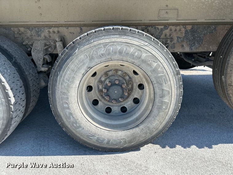 image for item DN6657 2009 Mack Pinnacle CHU613 dump truck