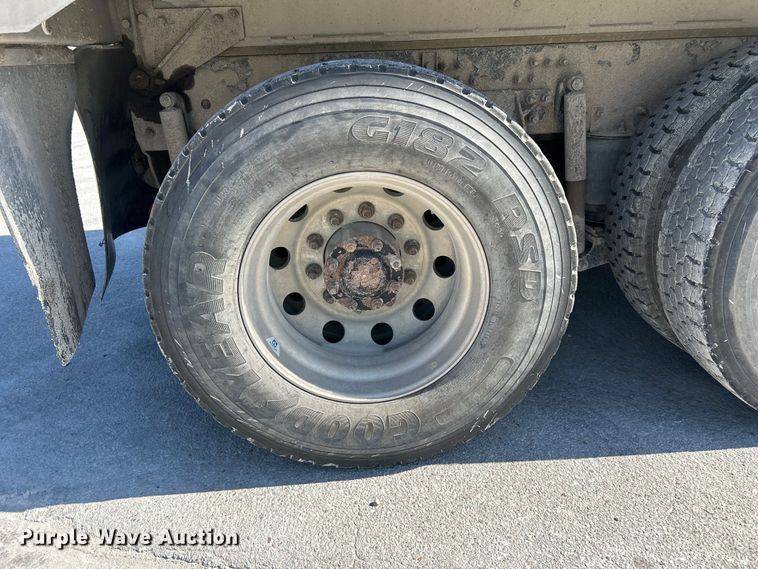image for item DN6657 2009 Mack Pinnacle CHU613 dump truck
