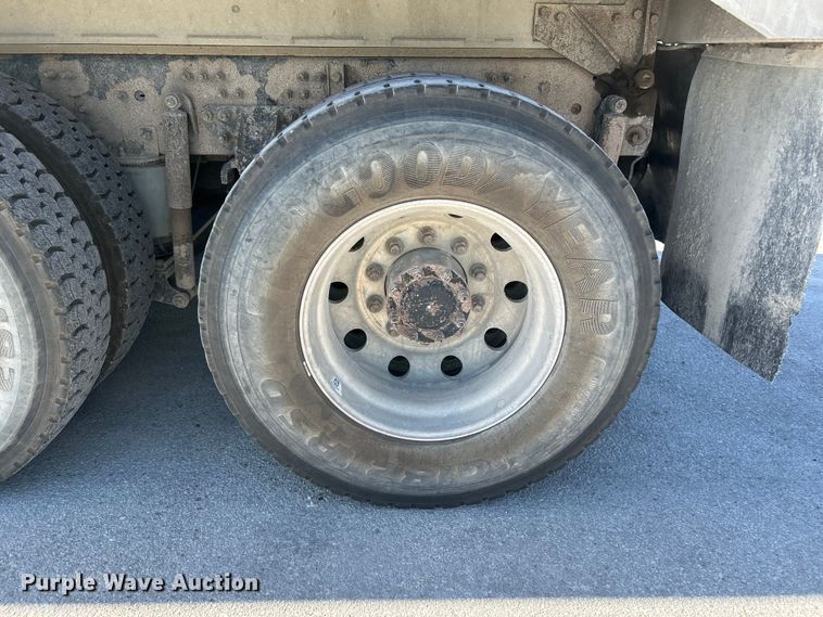 image for item DN6657 2009 Mack Pinnacle CHU613 dump truck