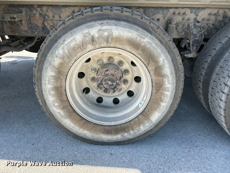 image for item DN6657 2009 Mack Pinnacle CHU613 dump truck