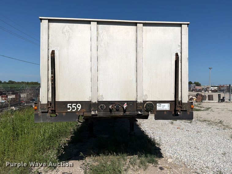 image for item DN6658 2002 Wabash flatbed trailer