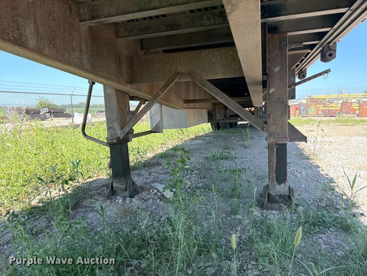 image for item DN6658 2002 Wabash flatbed trailer