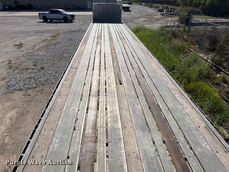 image for item DN6658 2002 Wabash flatbed trailer