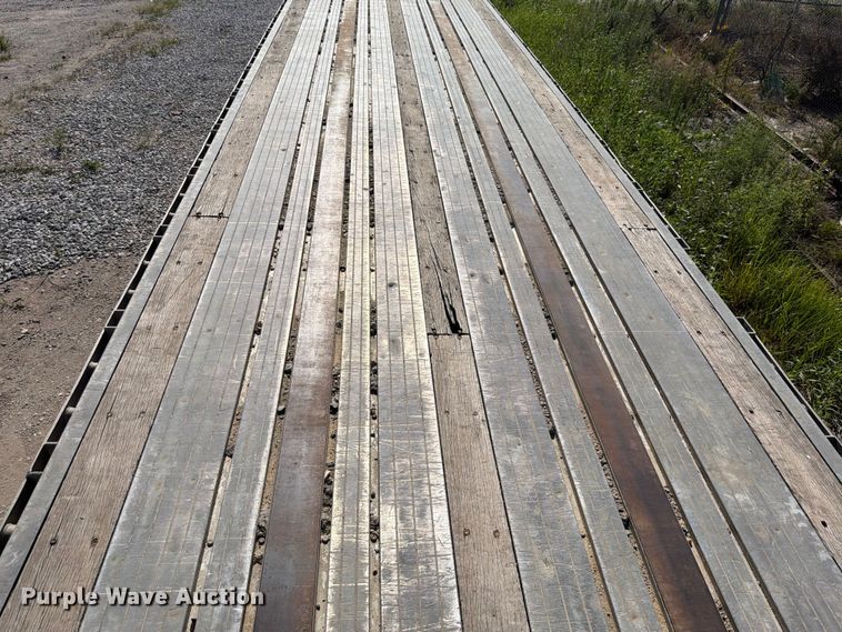 image for item DN6658 2002 Wabash flatbed trailer