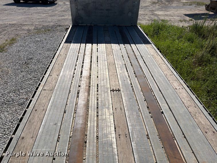image for item DN6658 2002 Wabash flatbed trailer