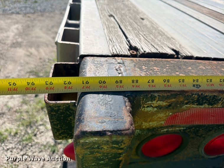 image for item DN6658 2002 Wabash flatbed trailer