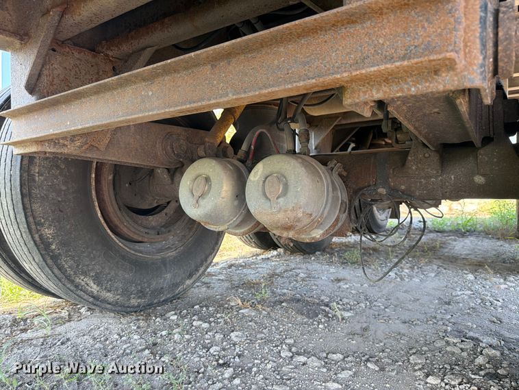 image for item DN6658 2002 Wabash flatbed trailer