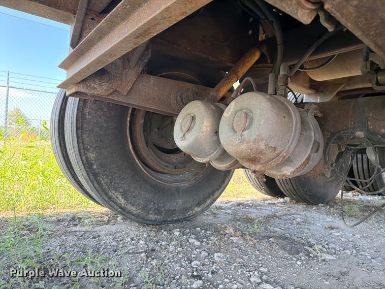 image for item DN6658 2002 Wabash flatbed trailer