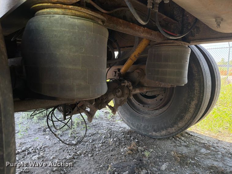 image for item DN6658 2002 Wabash flatbed trailer