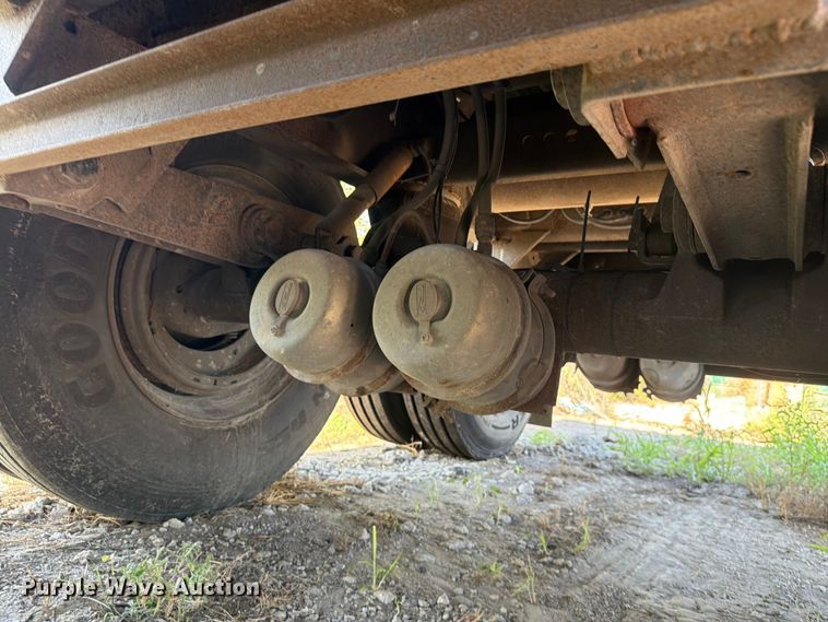 image for item DN6658 2002 Wabash flatbed trailer