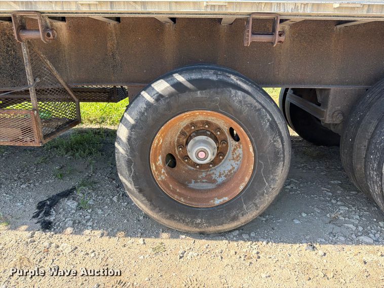 image for item DN6658 2002 Wabash flatbed trailer