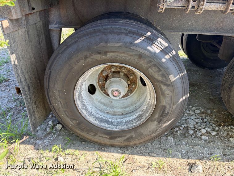 image for item DN6658 2002 Wabash flatbed trailer