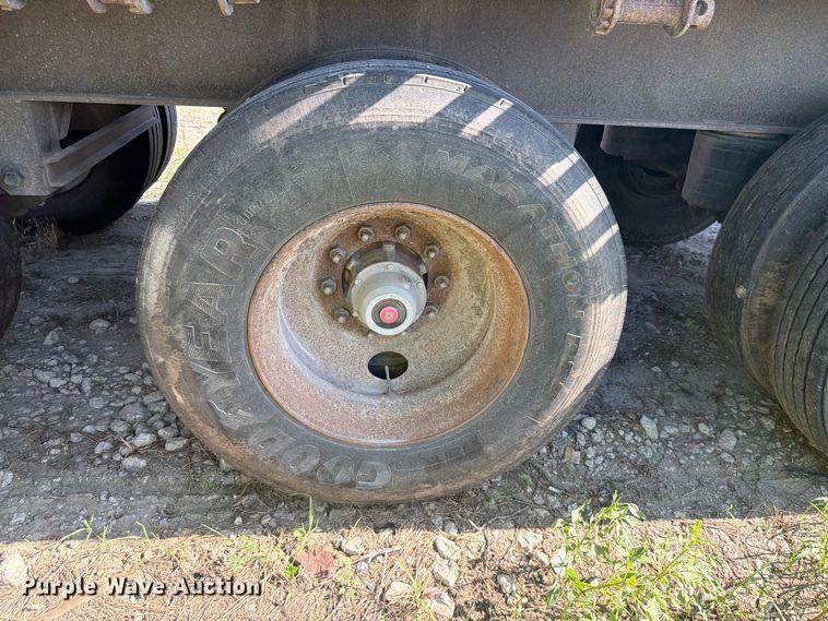 image for item DN6658 2002 Wabash flatbed trailer