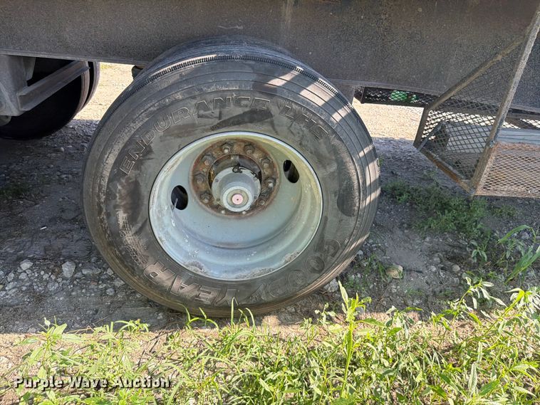 image for item DN6658 2002 Wabash flatbed trailer