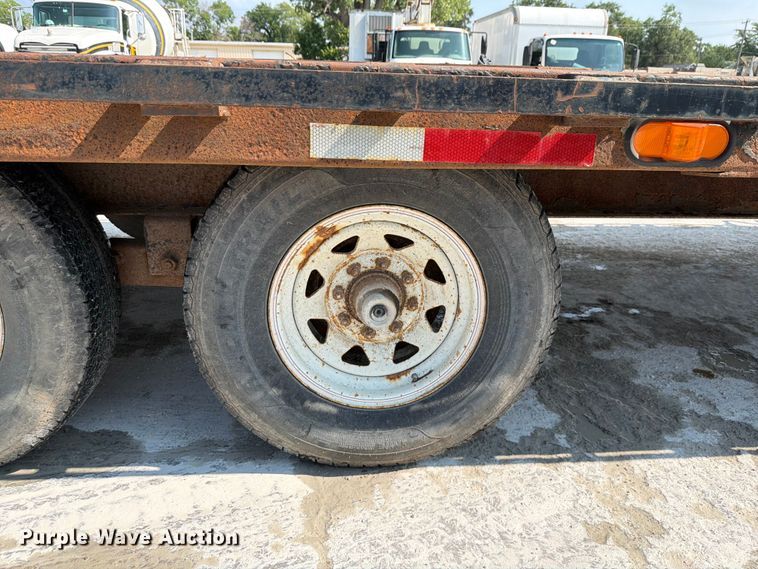 image for item DN6662 2009 PJ F8222 utility trailer