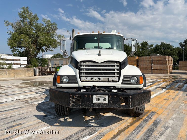 image for item DN6664 2004 Mack Granite CV713 ready mix truck