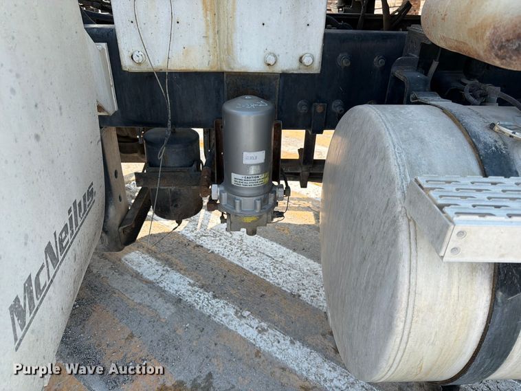 image for item DN6664 2004 Mack Granite CV713 ready mix truck