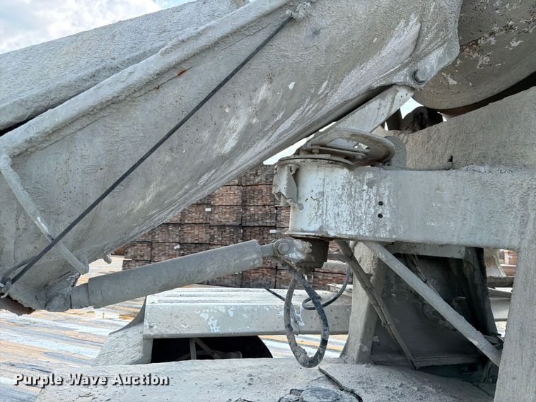 image for item DN6664 2004 Mack Granite CV713 ready mix truck