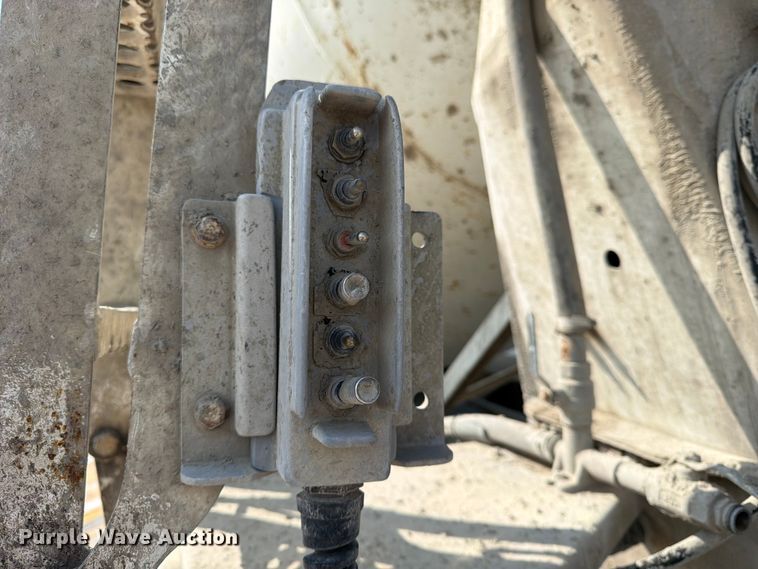 image for item DN6664 2004 Mack Granite CV713 ready mix truck