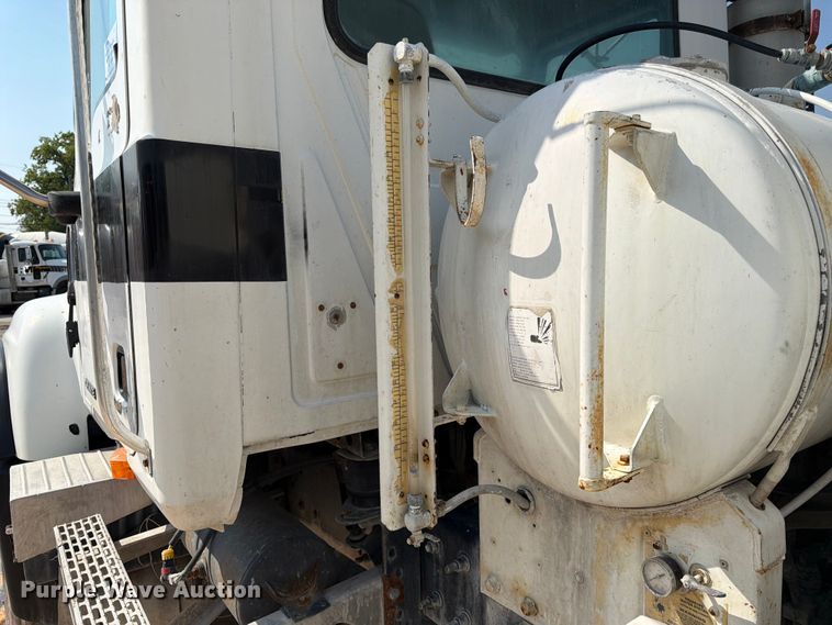 image for item DN6664 2004 Mack Granite CV713 ready mix truck