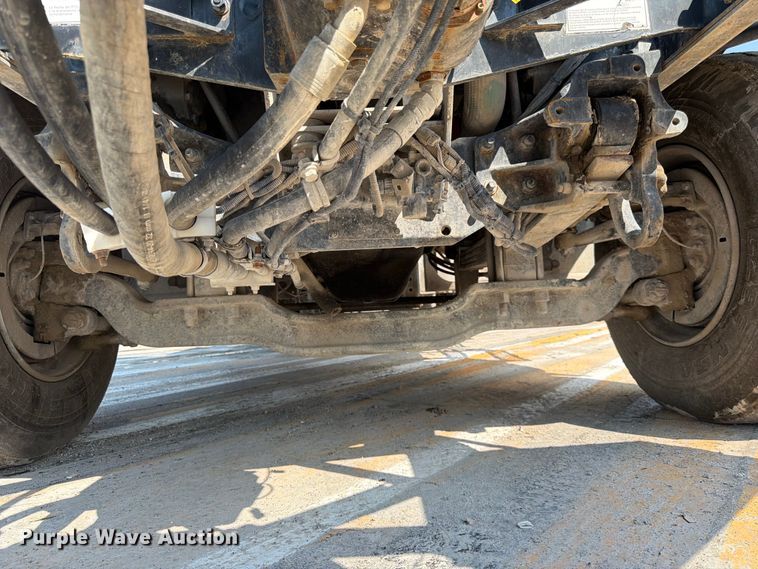 image for item DN6664 2004 Mack Granite CV713 ready mix truck