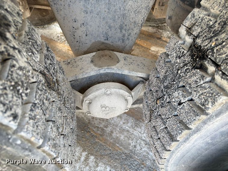 image for item DN6664 2004 Mack Granite CV713 ready mix truck