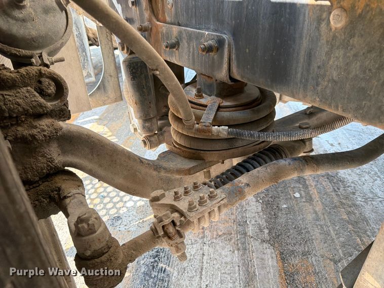 image for item DN6664 2004 Mack Granite CV713 ready mix truck