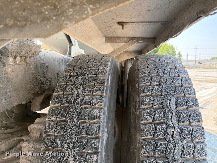 image for item DN6664 2004 Mack Granite CV713 ready mix truck