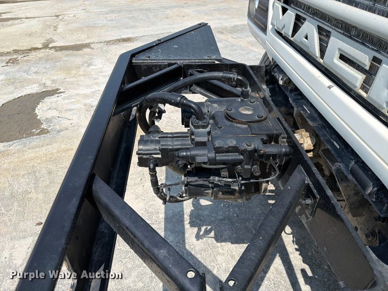 image for item DN6665 2004 Mack Granite CV713 ready mix truck