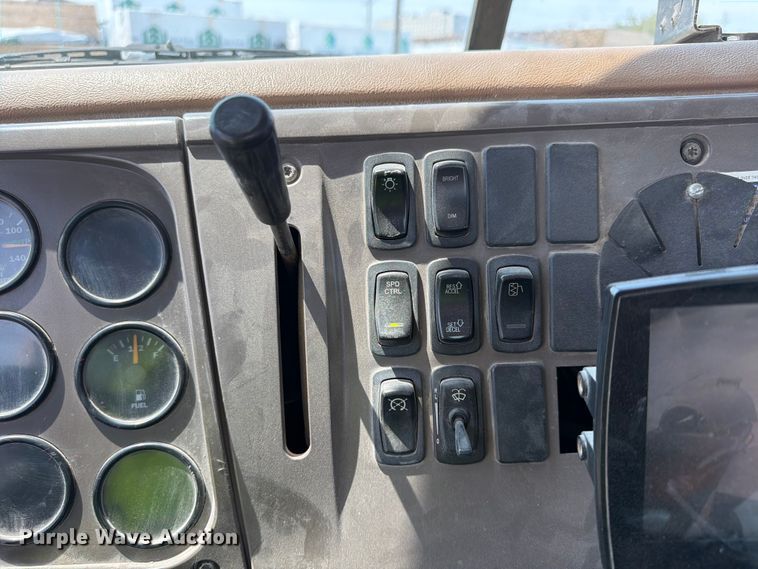 image for item DN6665 2004 Mack Granite CV713 ready mix truck